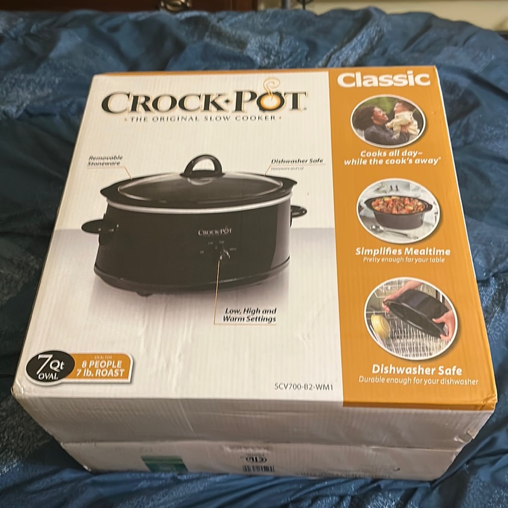 Brand New in box Crock pot